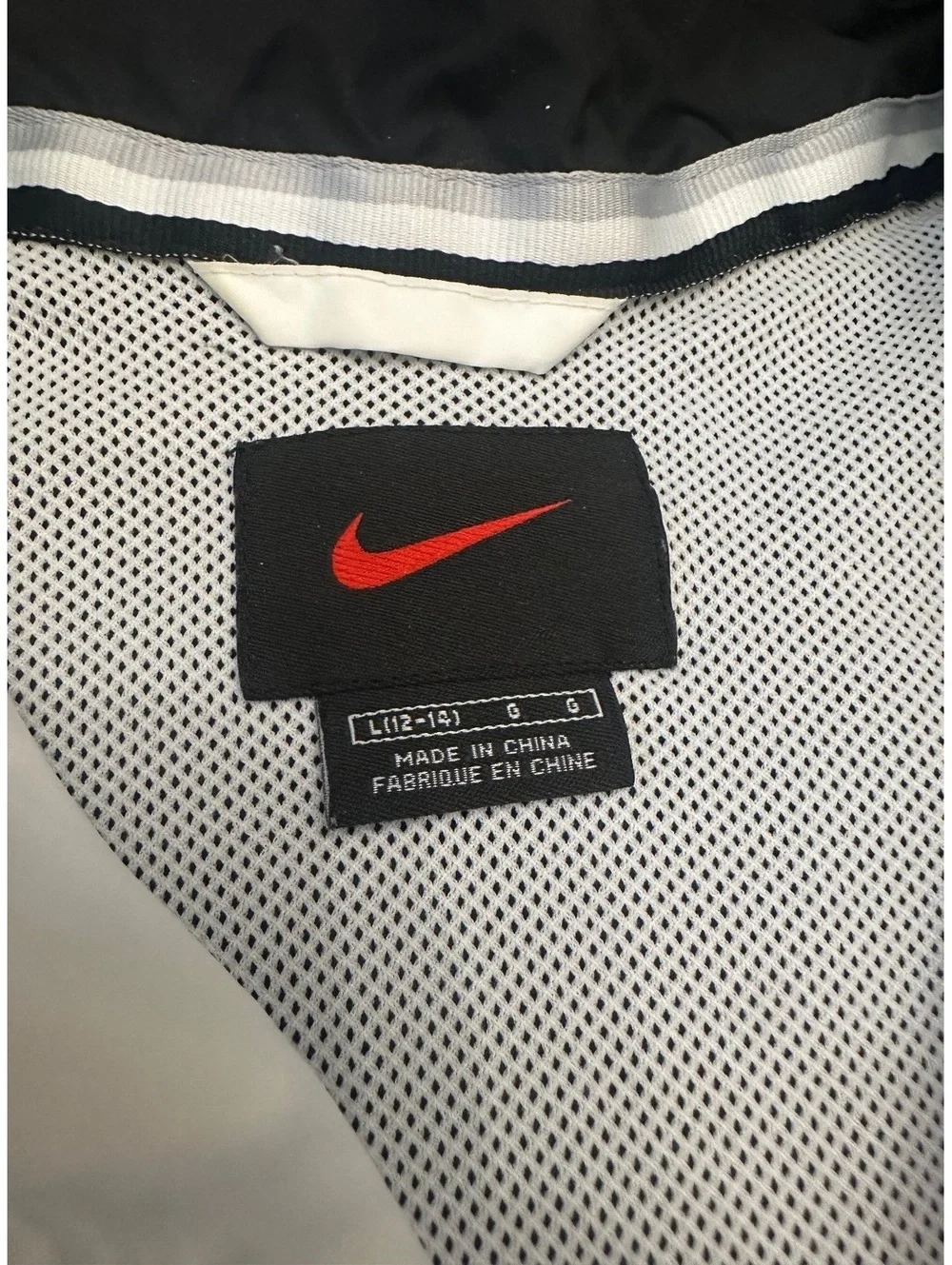 Vintage Women’s Nike White and Silver Windbreaker Jacket Size Large